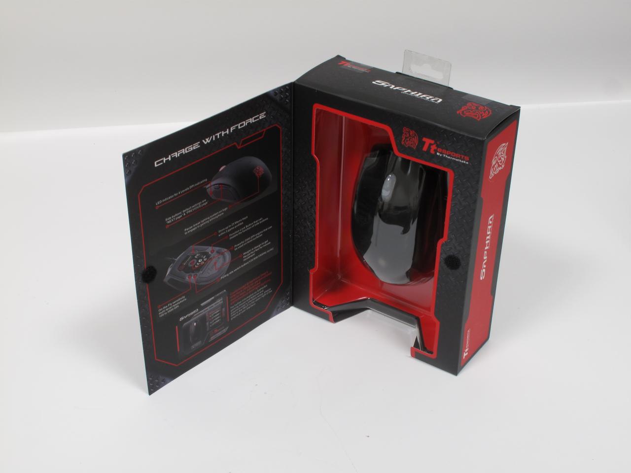 [17/07/2012] Tt E-Sports Saphira - Knöpfe für DPI und Polling Rate an der Unterseite (2)