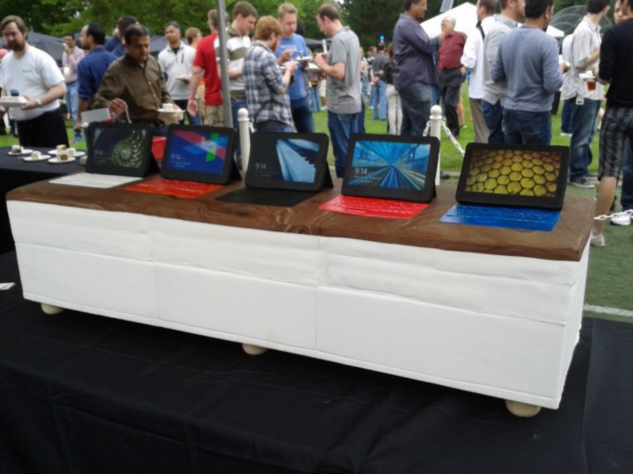 [15/08/2012] Windows 8: Microsoft feiert Fertigstellung mit Surface-Torte