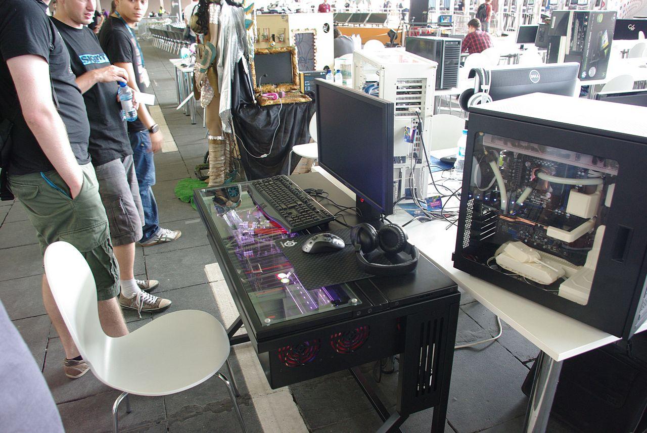 [27/08/2012] Steampunk-Mods, PCs in Fliegen-Optik und im Schreibttisch - Casemodding auf der Campus Party Berlin (25)