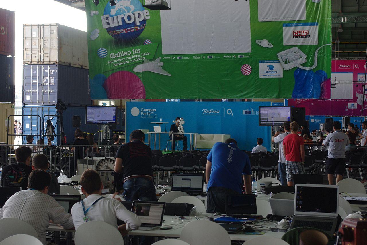 [27/08/2012] Steampunk-Mods, PCs in Fliegen-Optik und im Schreibttisch - Casemodding auf der Campus Party Berlin (27)