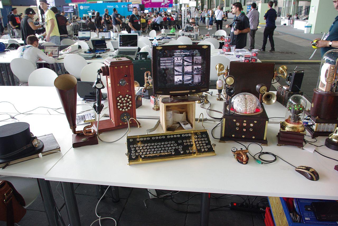 [27/08/2012] Steampunk-Mods, PCs in Fliegen-Optik und im Schreibttisch - Casemodding auf der Campus Party Berlin (7)