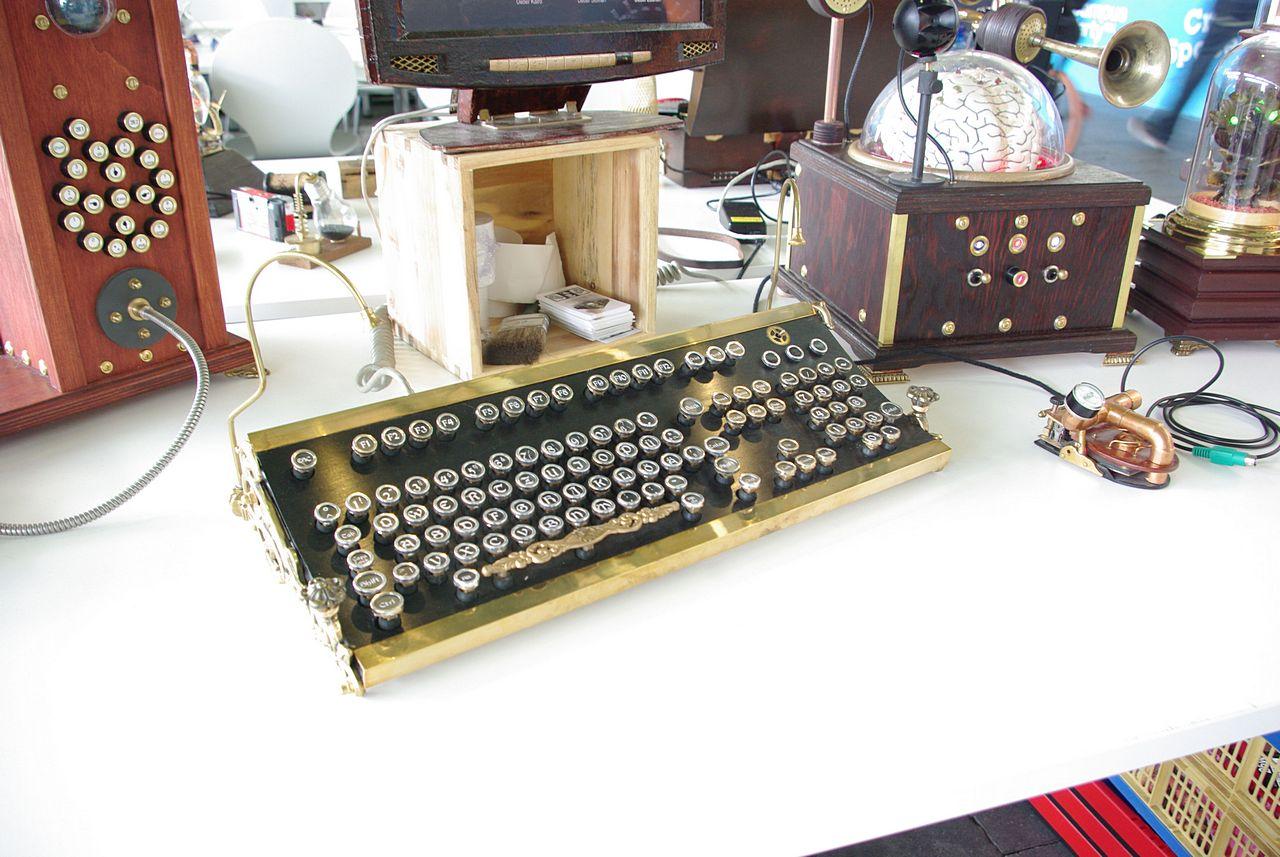 [27/08/2012] Steampunk-Mods, PCs in Fliegen-Optik und im Schreibttisch - Casemodding auf der Campus Party Berlin (8)