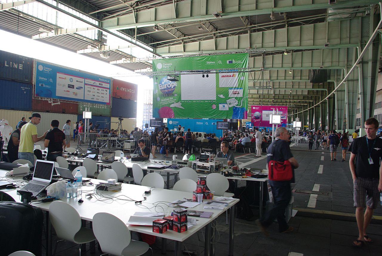 [27/08/2012] Steampunk-Mods, PCs in Fliegen-Optik und im Schreibttisch - Casemodding auf der Campus Party Berlin (28)