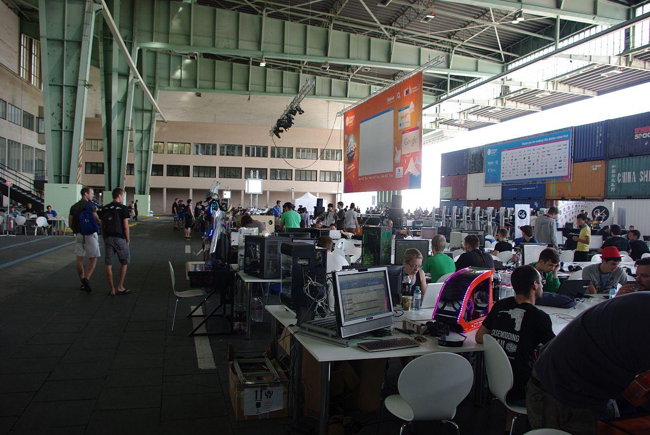 [27/08/2012] Steampunk-Mods, PCs in Fliegen-Optik und im Schreibttisch - Casemodding auf der Campus Party Berlin (29)
