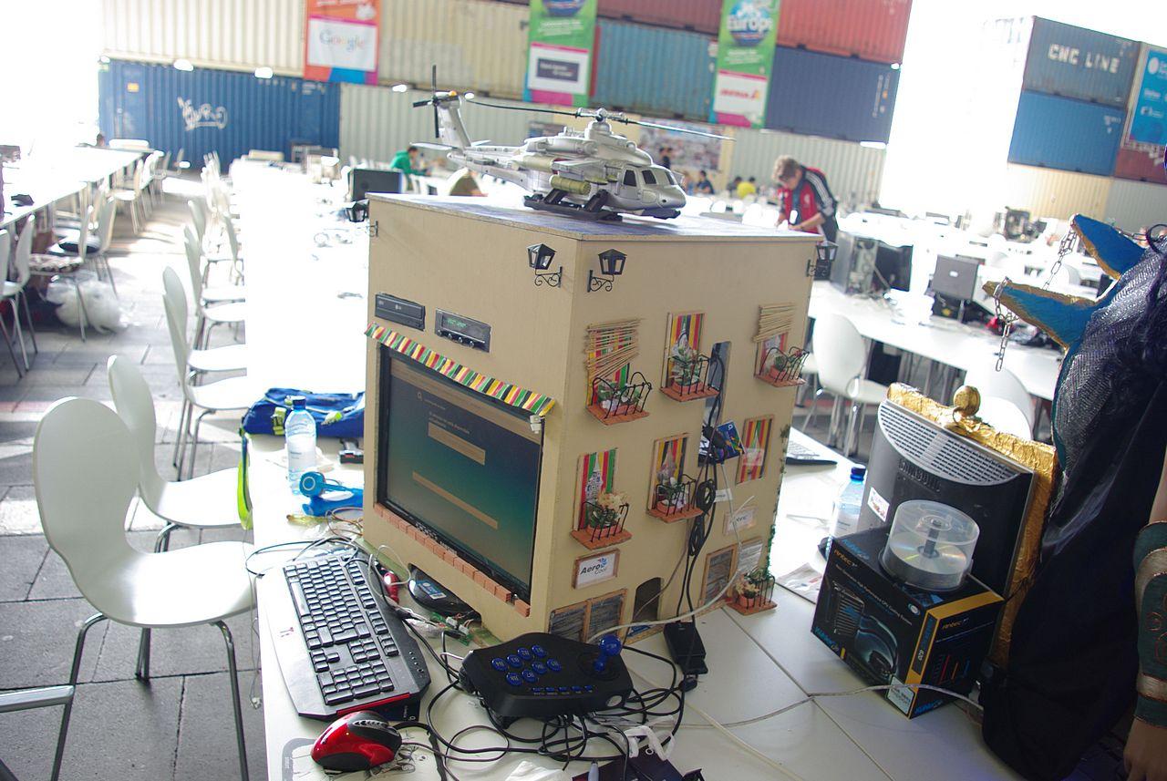 [27/08/2012] Steampunk-Mods, PCs in Fliegen-Optik und im Schreibttisch - Casemodding auf der Campus Party Berlin (2)