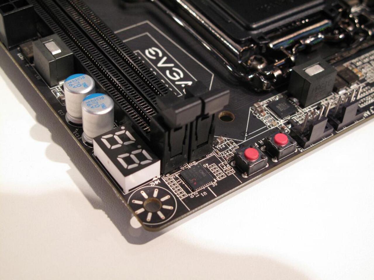 [15/08/2012] Neue Mainboards von EVGA auf der Gamescom (3)