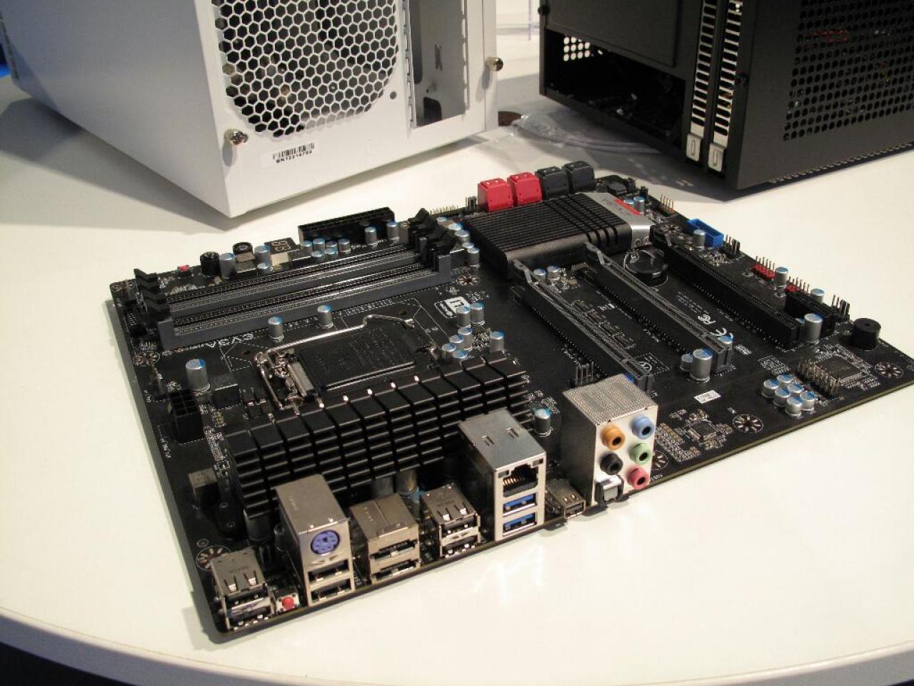 [15/08/2012] Neue Mainboards von EVGA auf der Gamescom (5)