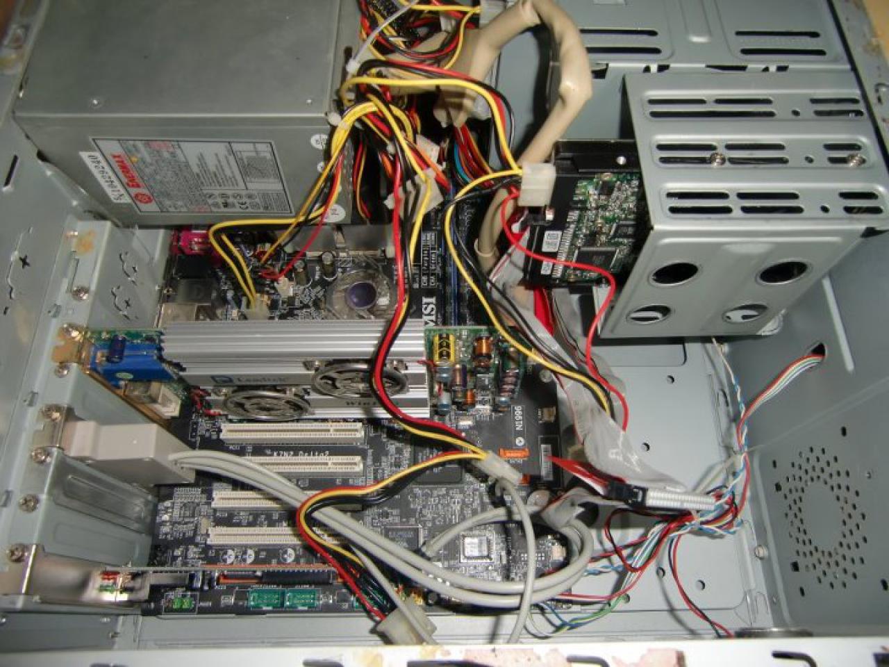 [09/08/2012] Enermax startet Langläufer-Wettbewerb für Netzteile - 22 Preise zu gewinnen (2)
