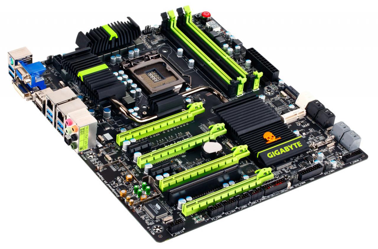 [22/08/2012] Gigabytes Sniper G1 Sniper 3 für 290 Euro ist mit dem Sockel 1155 ausgestattet - höchstens ein E3 Xeon ist teurer