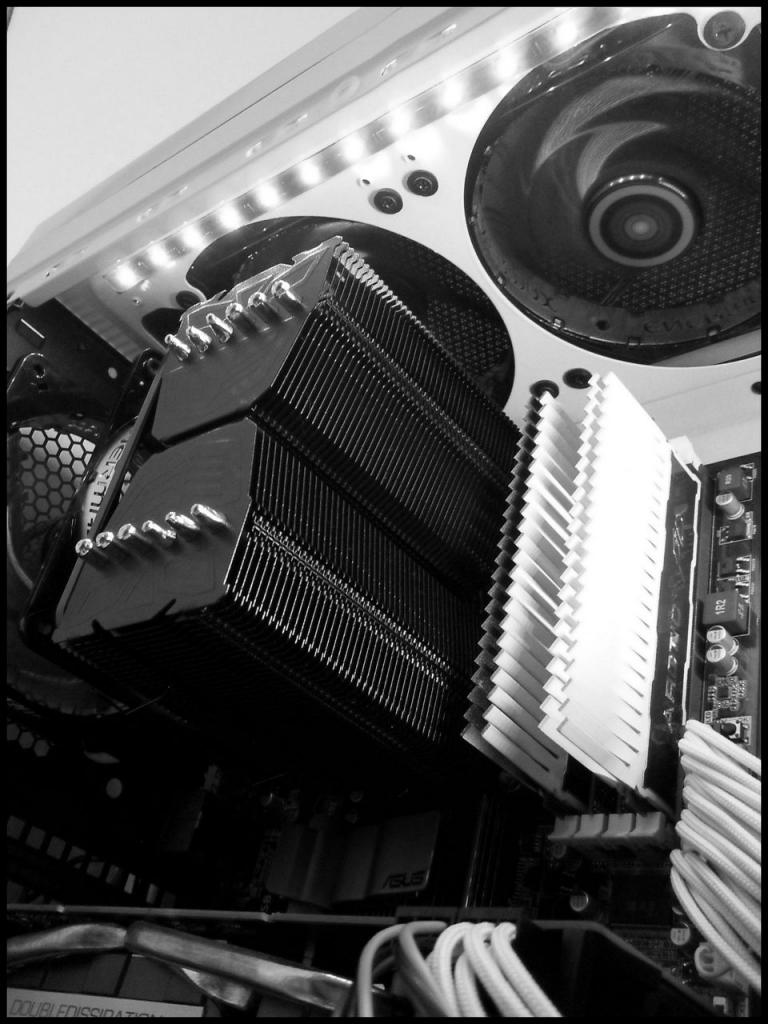 [31/08/2012] Update vom 31.08.: Finale Bilder des kontrastreichen PCs (5)