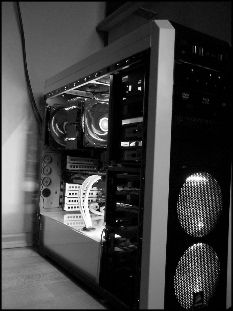 [31/08/2012] Update vom 31.08.: Finale Bilder des kontrastreichen PCs (34)