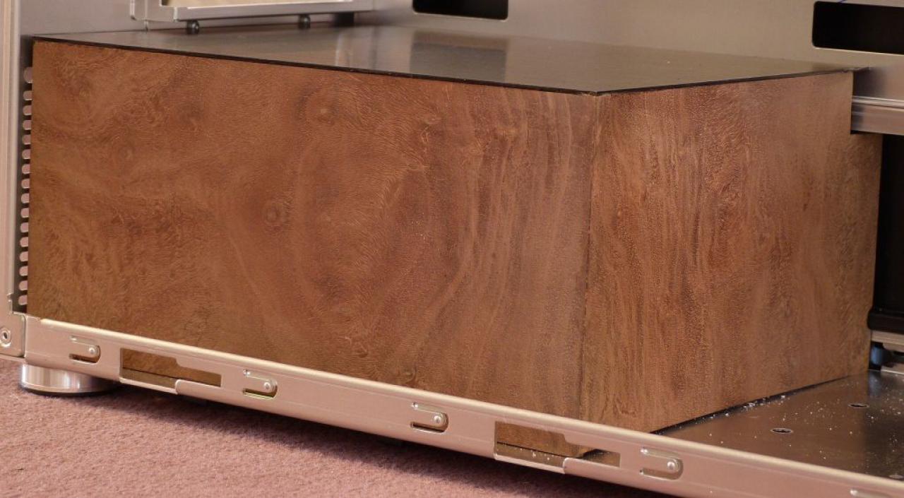 [13/08/2012] Lian-Li-Casemod: Aluminium trifft auf Nussbaum-Wurzelholz (18)