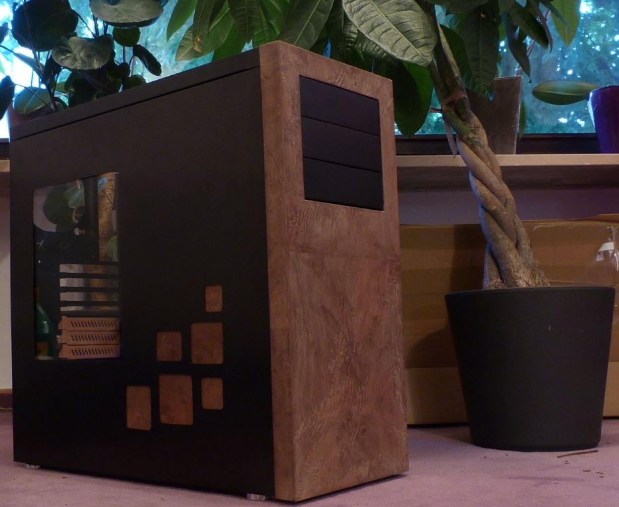 [13/08/2012] Lian-Li-Casemod: Aluminium trifft auf Nussbaum-Wurzelholz (23)