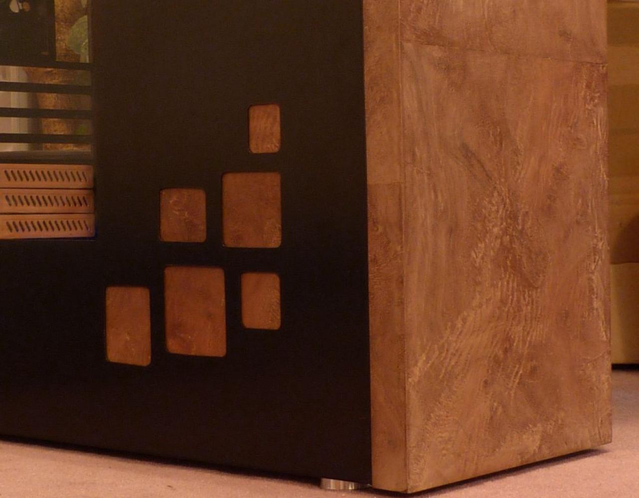 [13/08/2012] Lian-Li-Casemod: Aluminium trifft auf Nussbaum-Wurzelholz (25)
