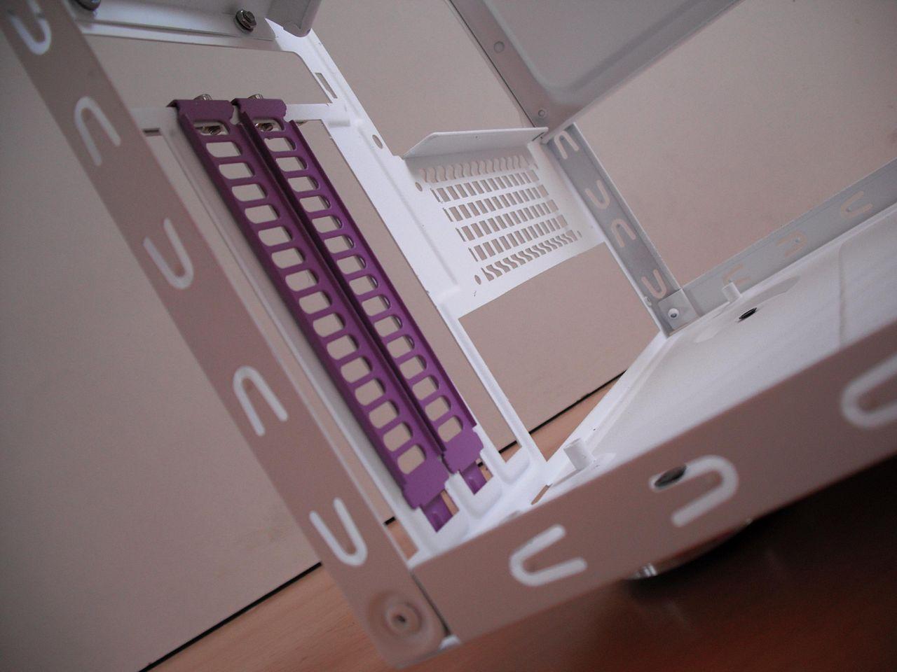 [30/08/2012] Update vom 30.08.: mehr weiß-violette Hardware (8)
