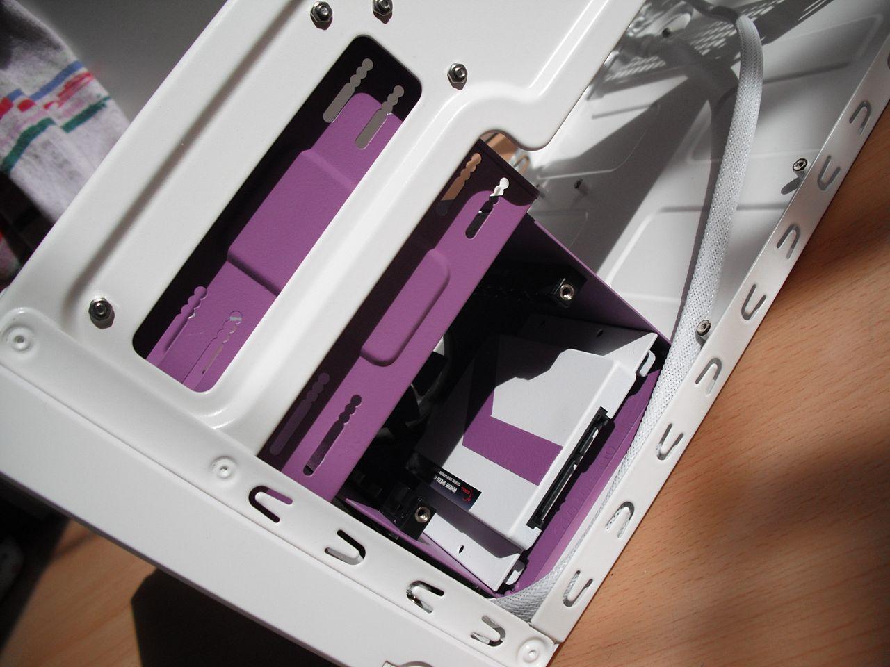 [30/08/2012] Update vom 30.08.: mehr weiß-violette Hardware (50)