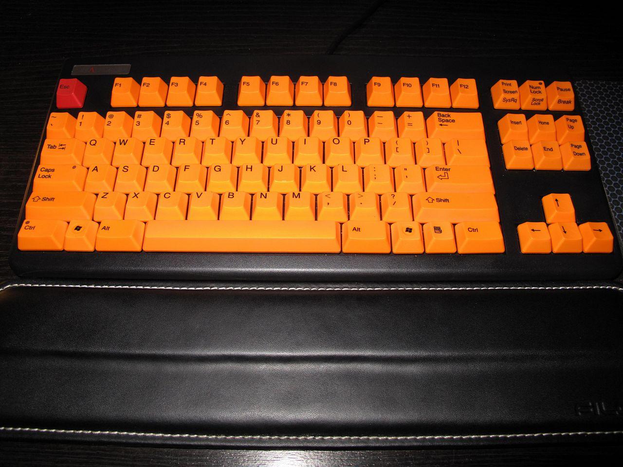 [24/08/2012] Update vom 25.08. mit Billardkugel-Trackball und Racing-Equipment aus Italien (3)