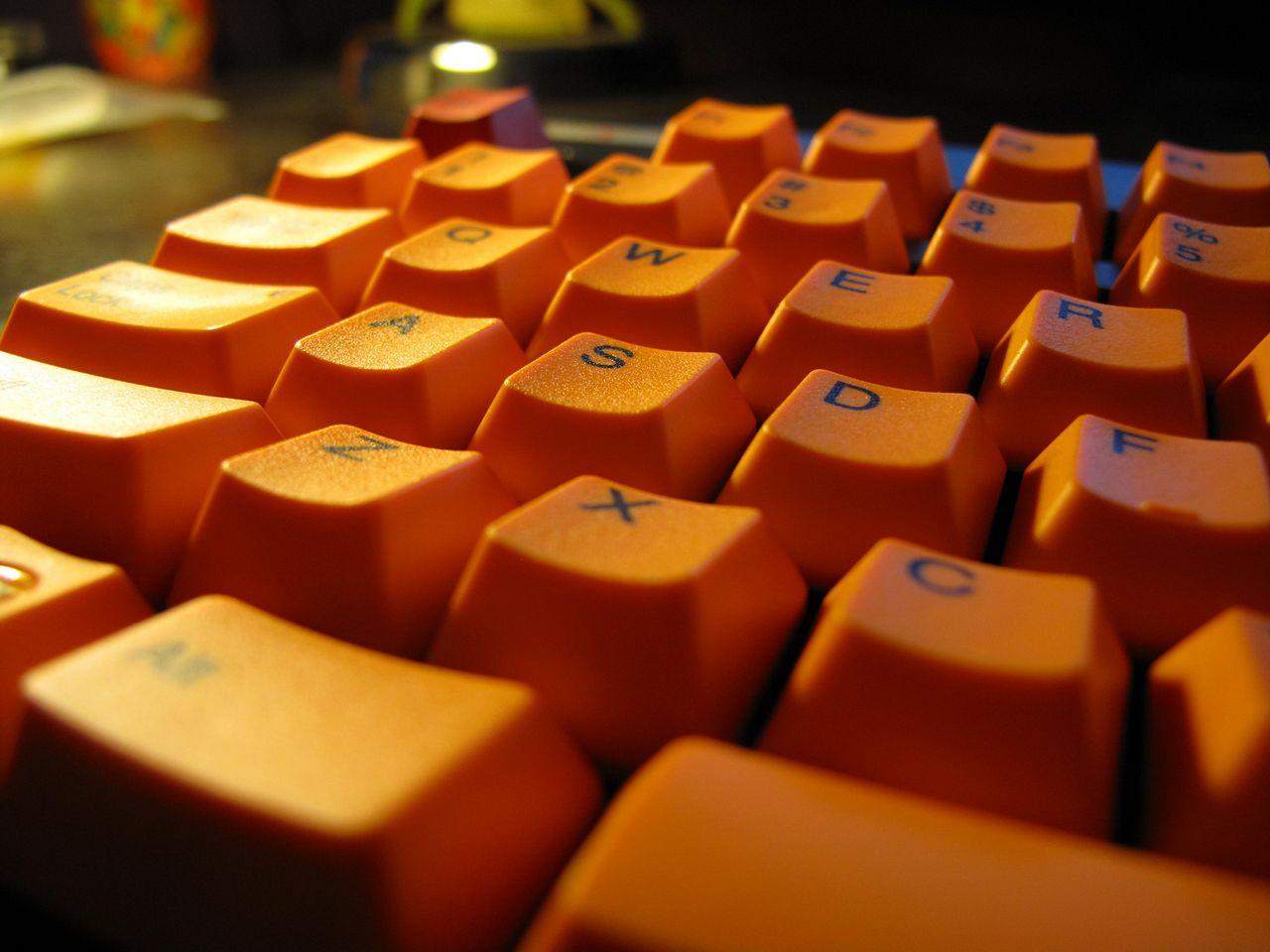 [24/08/2012] Update vom 25.08. mit Billardkugel-Trackball und Racing-Equipment aus Italien (2)