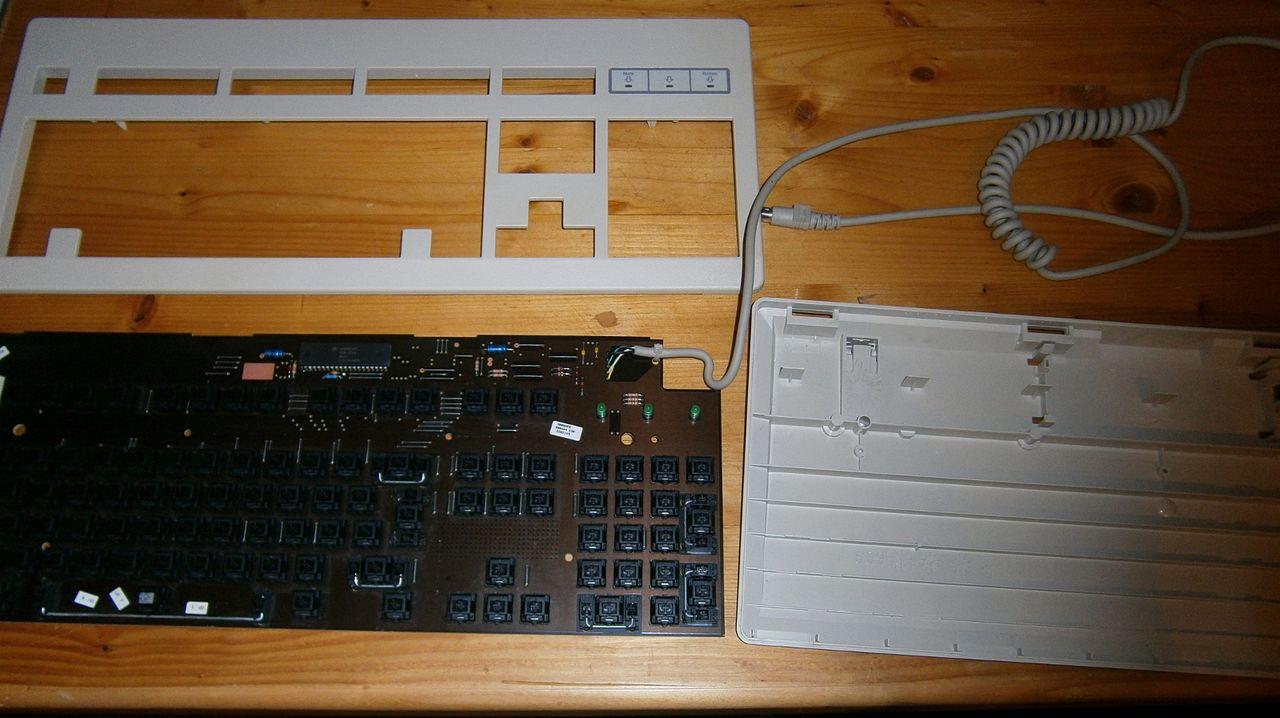 [24/08/2012] Update vom 25.08. mit Billardkugel-Trackball und Racing-Equipment aus Italien (21)
