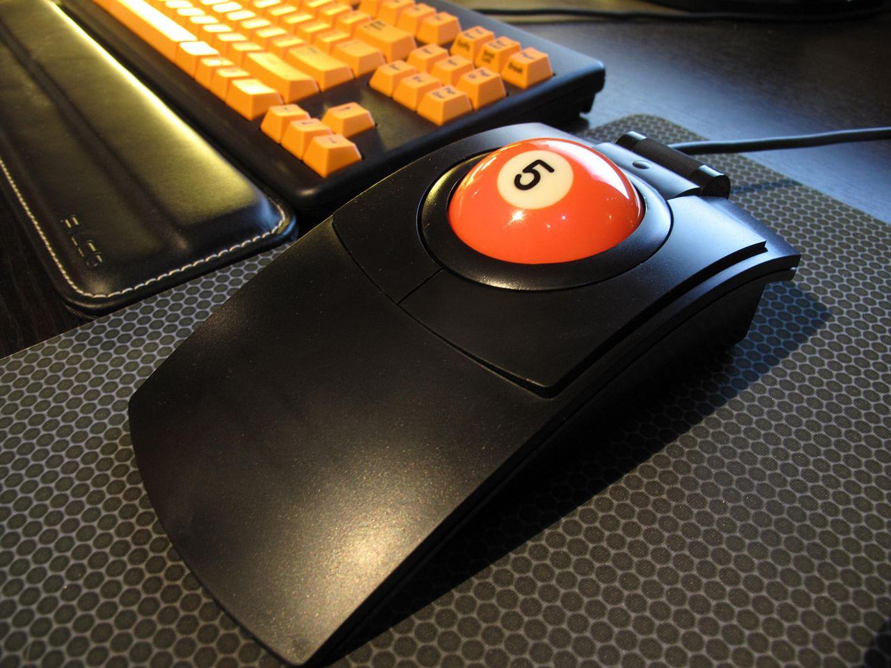 [24/08/2012] Update vom 25.08. mit Billardkugel-Trackball und Racing-Equipment aus Italien (1)