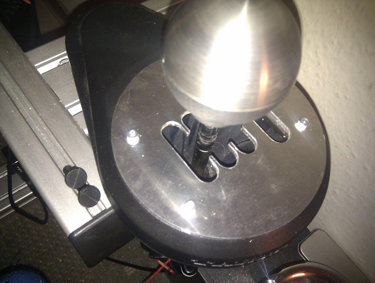 [24/08/2012] Update vom 25.08. mit Billardkugel-Trackball und Racing-Equipment aus Italien (10)