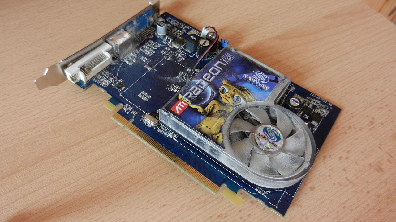 [31/08/2012] Update vom 02.09. mit nie im Handel erschienener Test-Platine, Adapter für Retro-Karten und mehr (2)