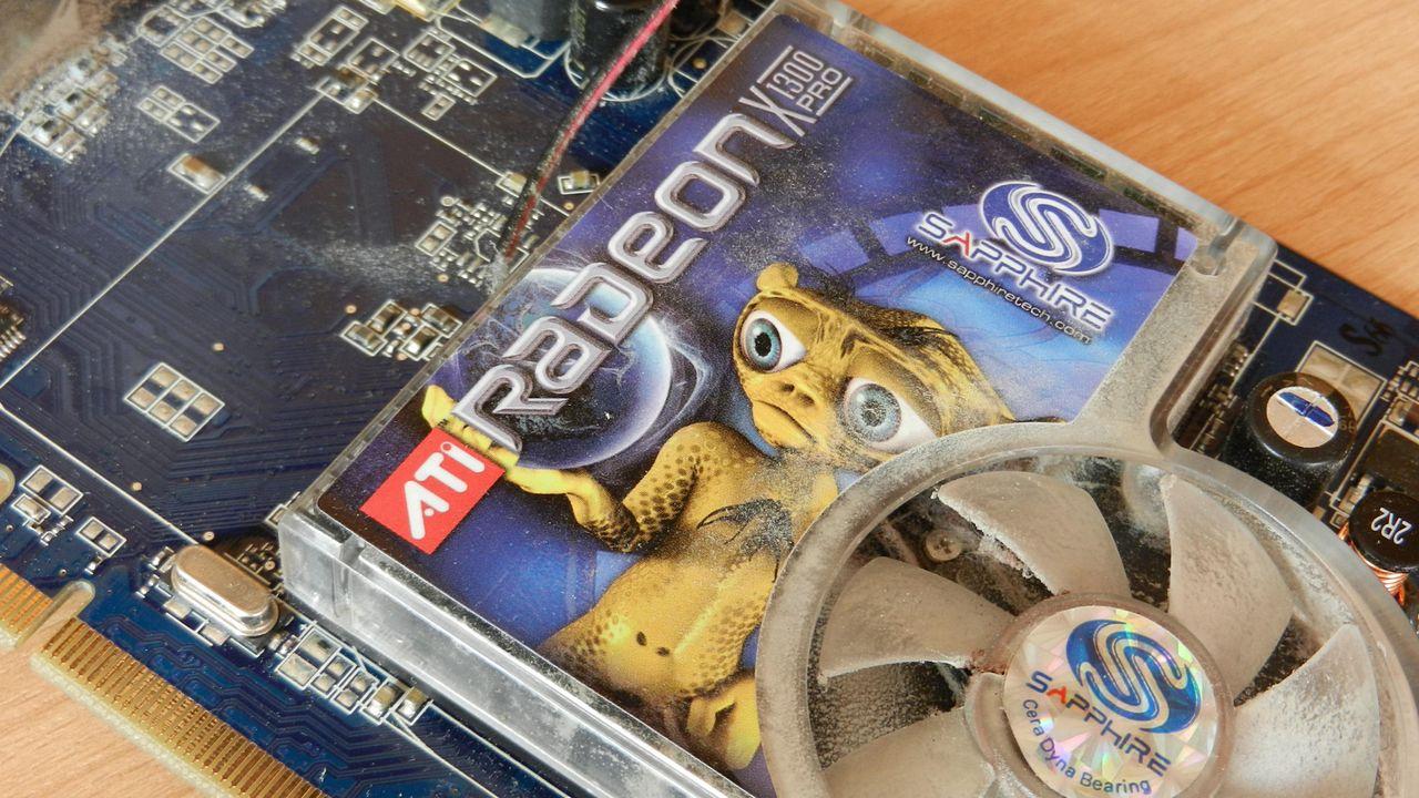 [31/08/2012] Update vom 02.09. mit nie im Handel erschienener Test-Platine, Adapter für Retro-Karten und mehr (3)