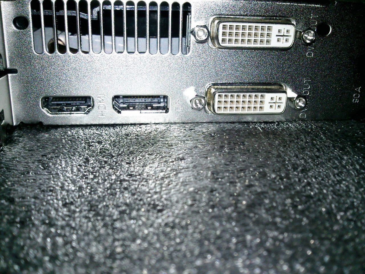 [31/08/2012] Update vom 02.09. mit nie im Handel erschienener Test-Platine, Adapter für Retro-Karten und mehr (20)