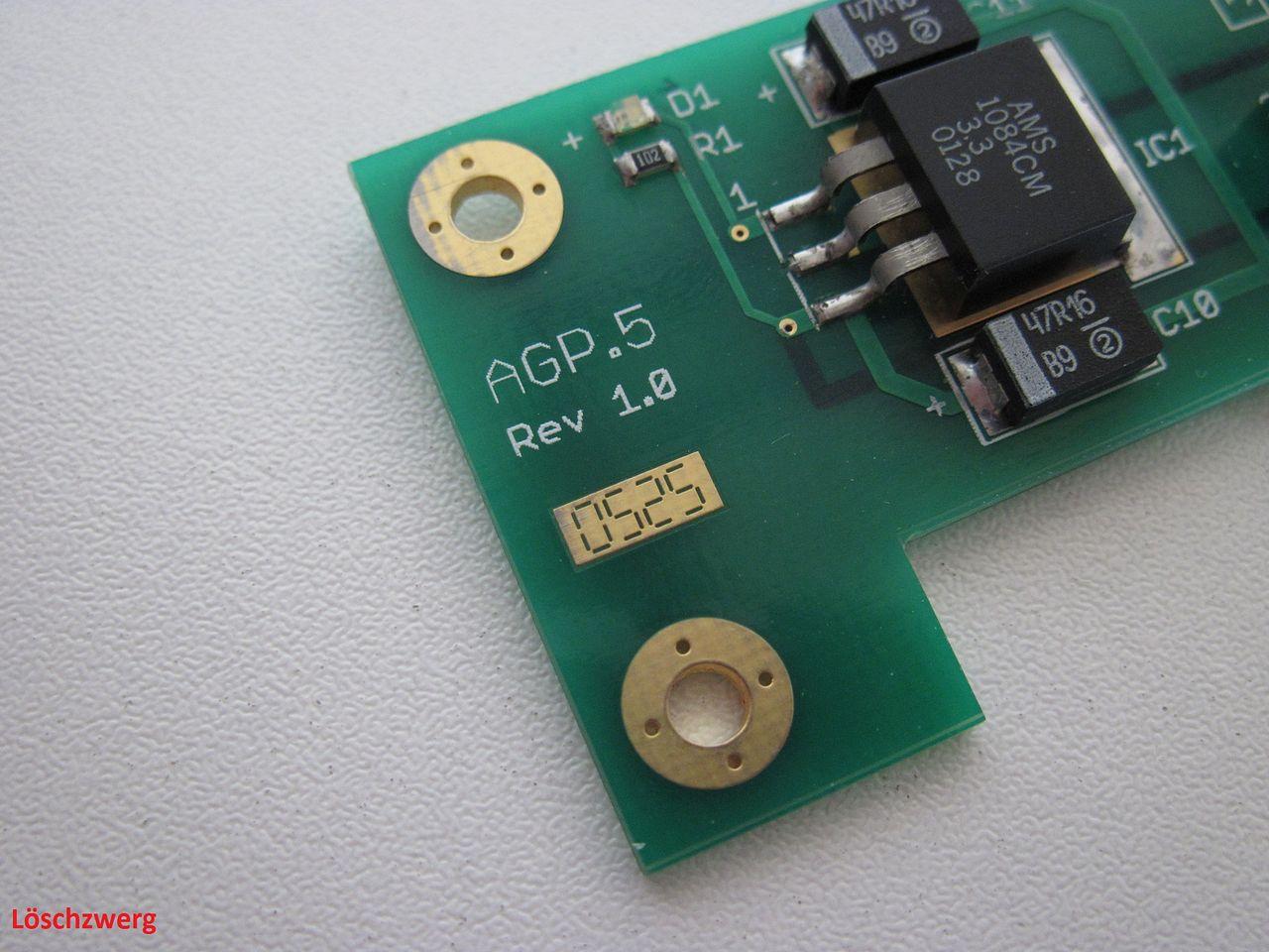 [31/08/2012] Update vom 02.09. mit nie im Handel erschienener Test-Platine, Adapter für Retro-Karten und mehr (8)