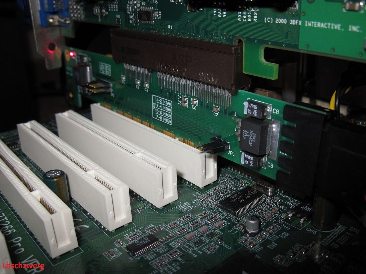 [31/08/2012] Update vom 02.09. mit nie im Handel erschienener Test-Platine, Adapter für Retro-Karten und mehr (10)