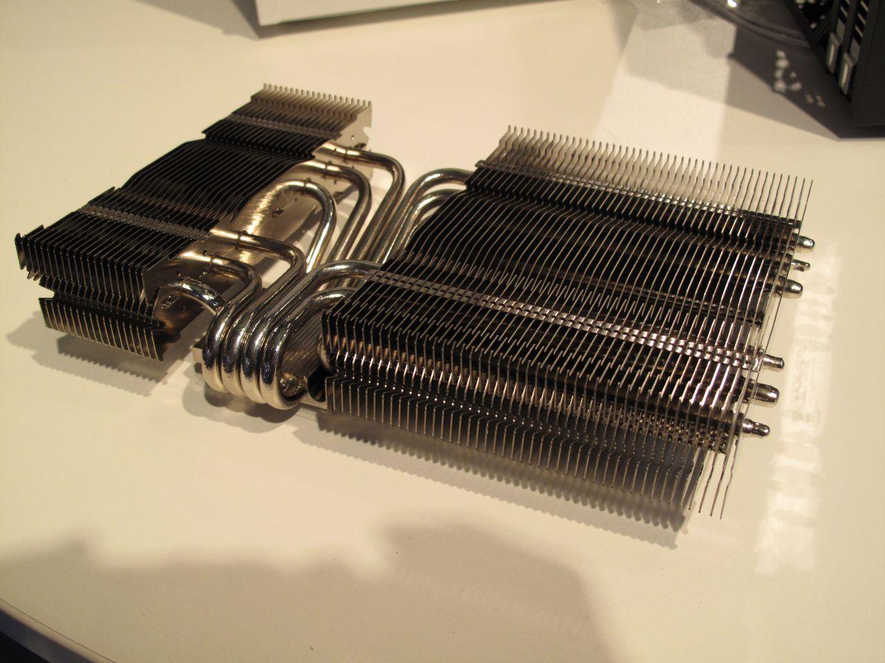 [16/08/2012] Monströser VGA-Kühler Prolimatech MK-26 auf der Gamescom ausgestellt (2)