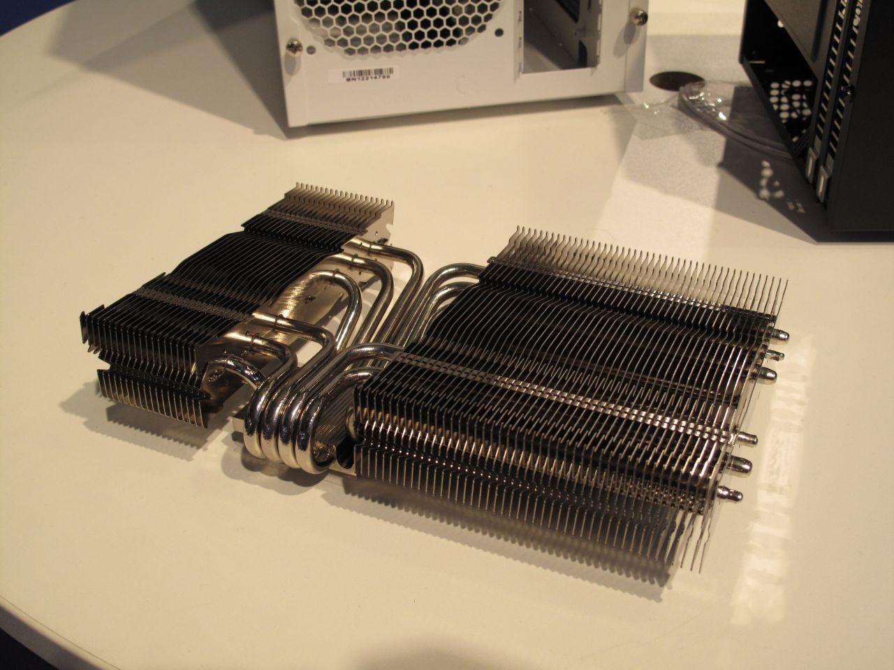 [16/08/2012] Monströser VGA-Kühler Prolimatech MK-26 auf der Gamescom ausgestellt (3)