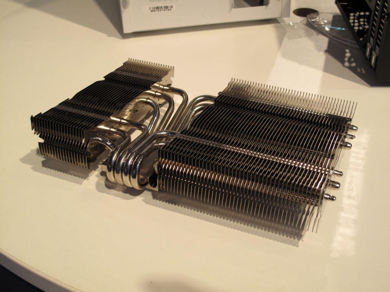 [16/08/2012] Monströser VGA-Kühler Prolimatech MK-26 auf der Gamescom ausgestellt (4)
