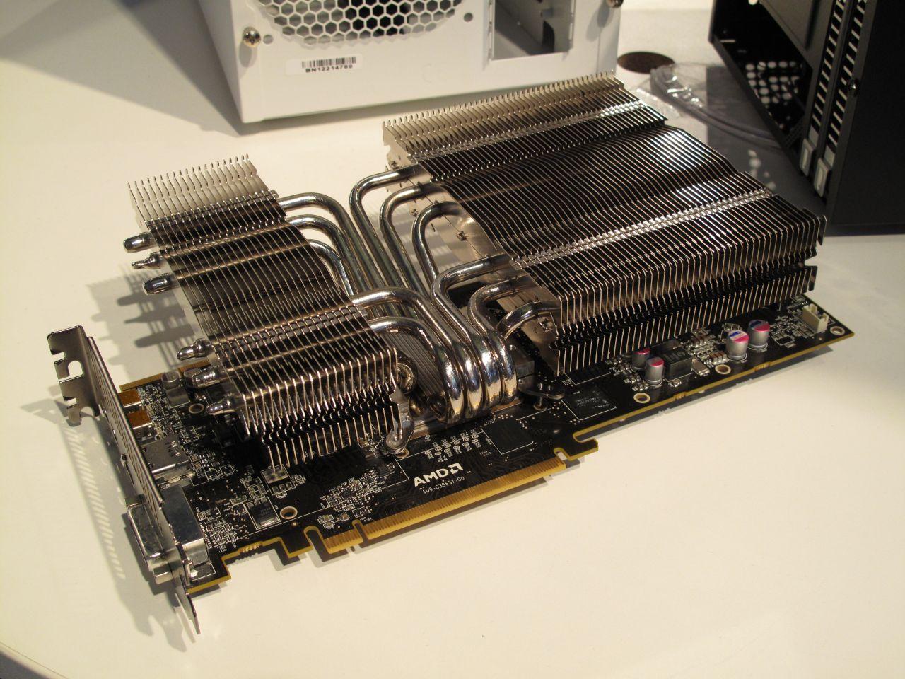 [16/08/2012] Monströser VGA-Kühler Prolimatech MK-26 auf der Gamescom ausgestellt (8)
