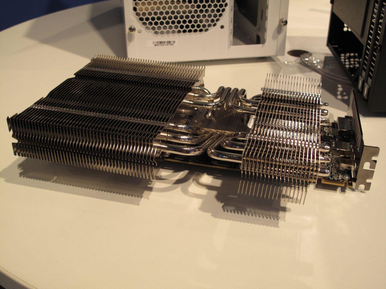 [16/08/2012] Monströser VGA-Kühler Prolimatech MK-26 auf der Gamescom ausgestellt (9)