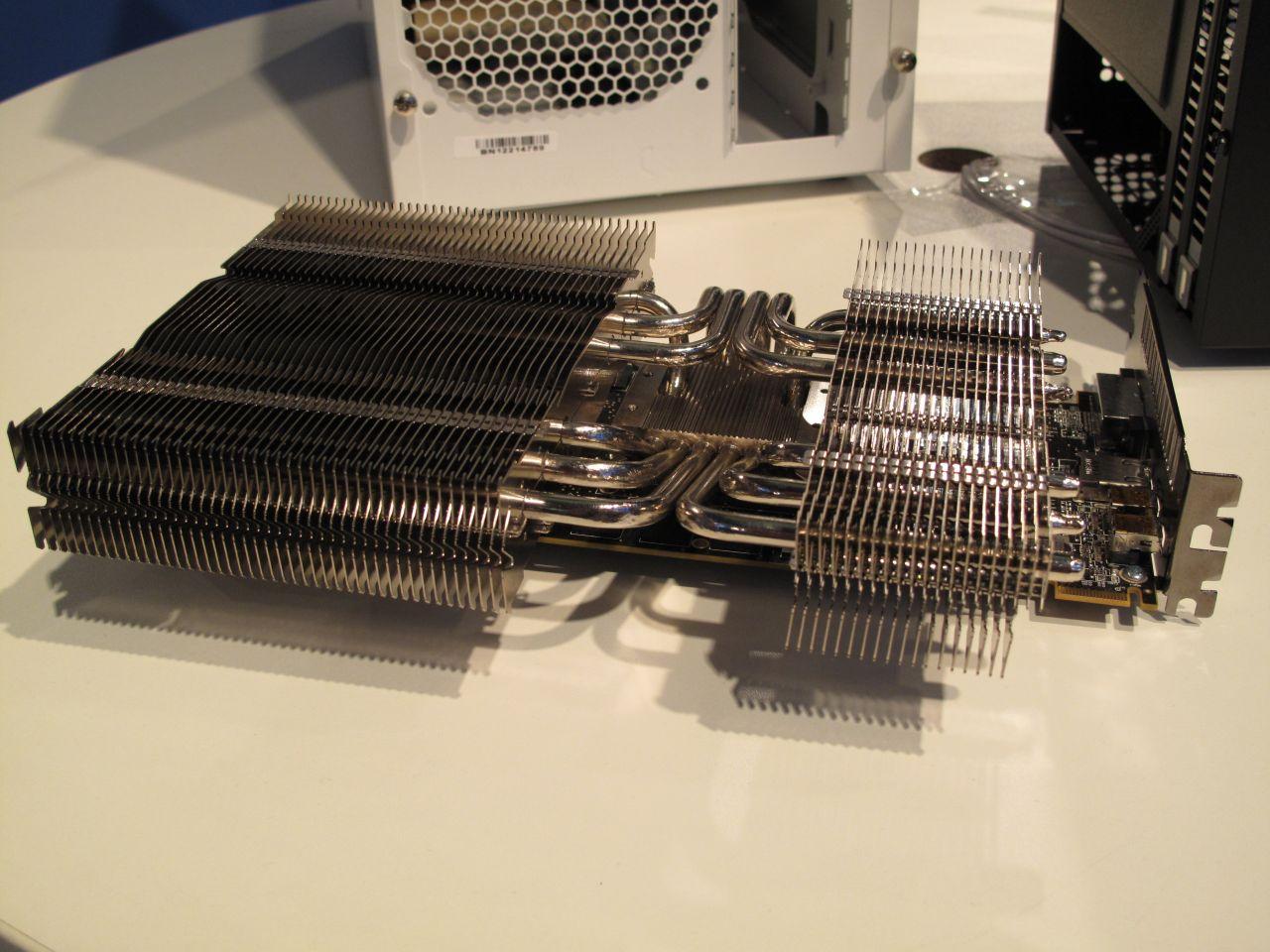 [16/08/2012] Monströser VGA-Kühler Prolimatech MK-26 auf der Gamescom ausgestellt (10)
