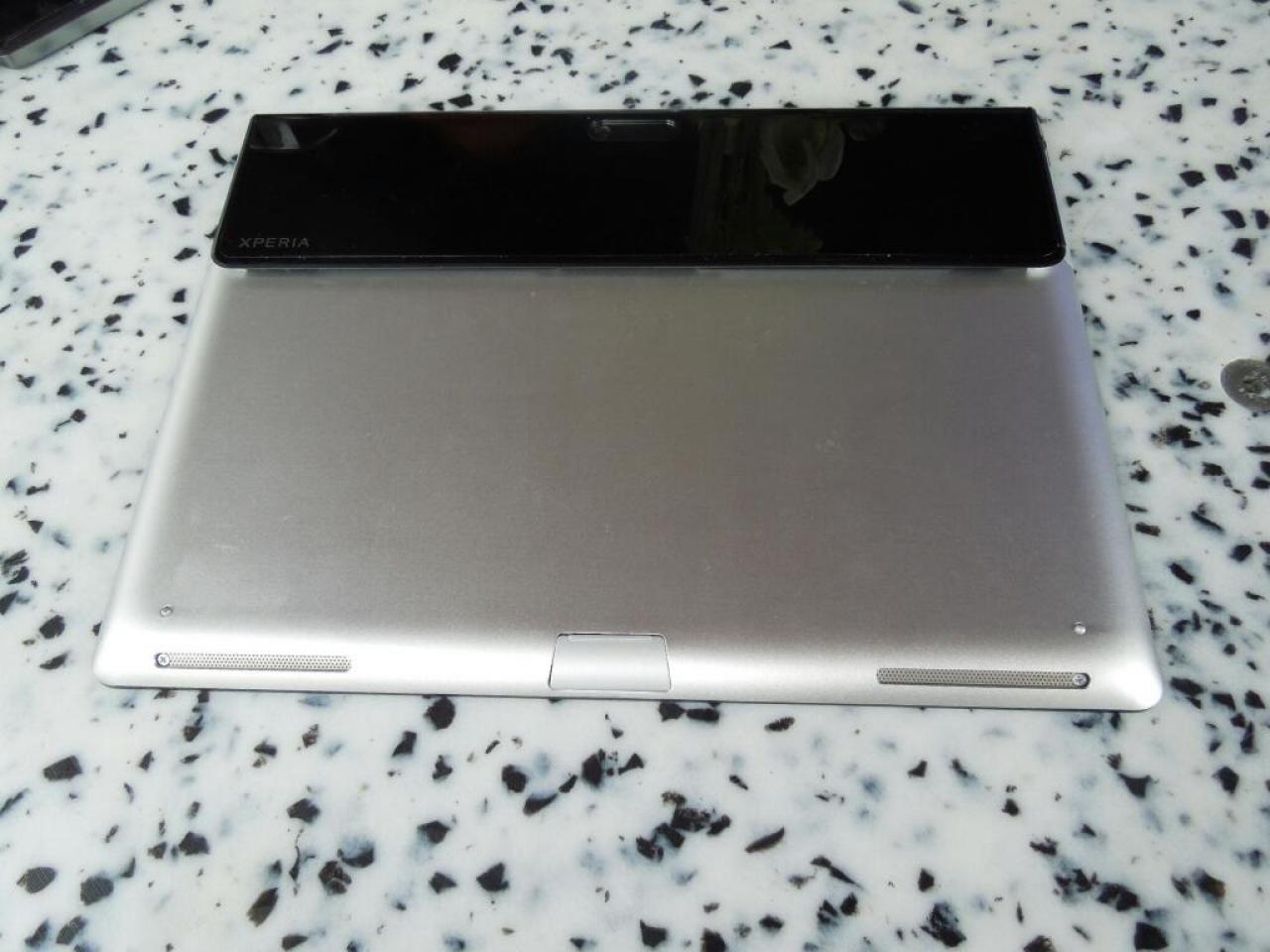[31/08/2012] Sony Xperia Tablet S - federleichtes Familien-Tablet samt Zubehör im Hands-on-Test (2)