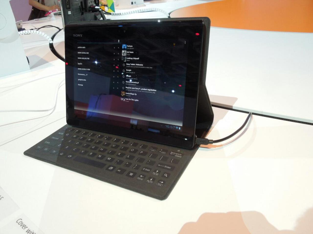 [31/08/2012] Sony Xperia Tablet S - federleichtes Familien-Tablet samt Zubehör im Hands-on-Test (8)