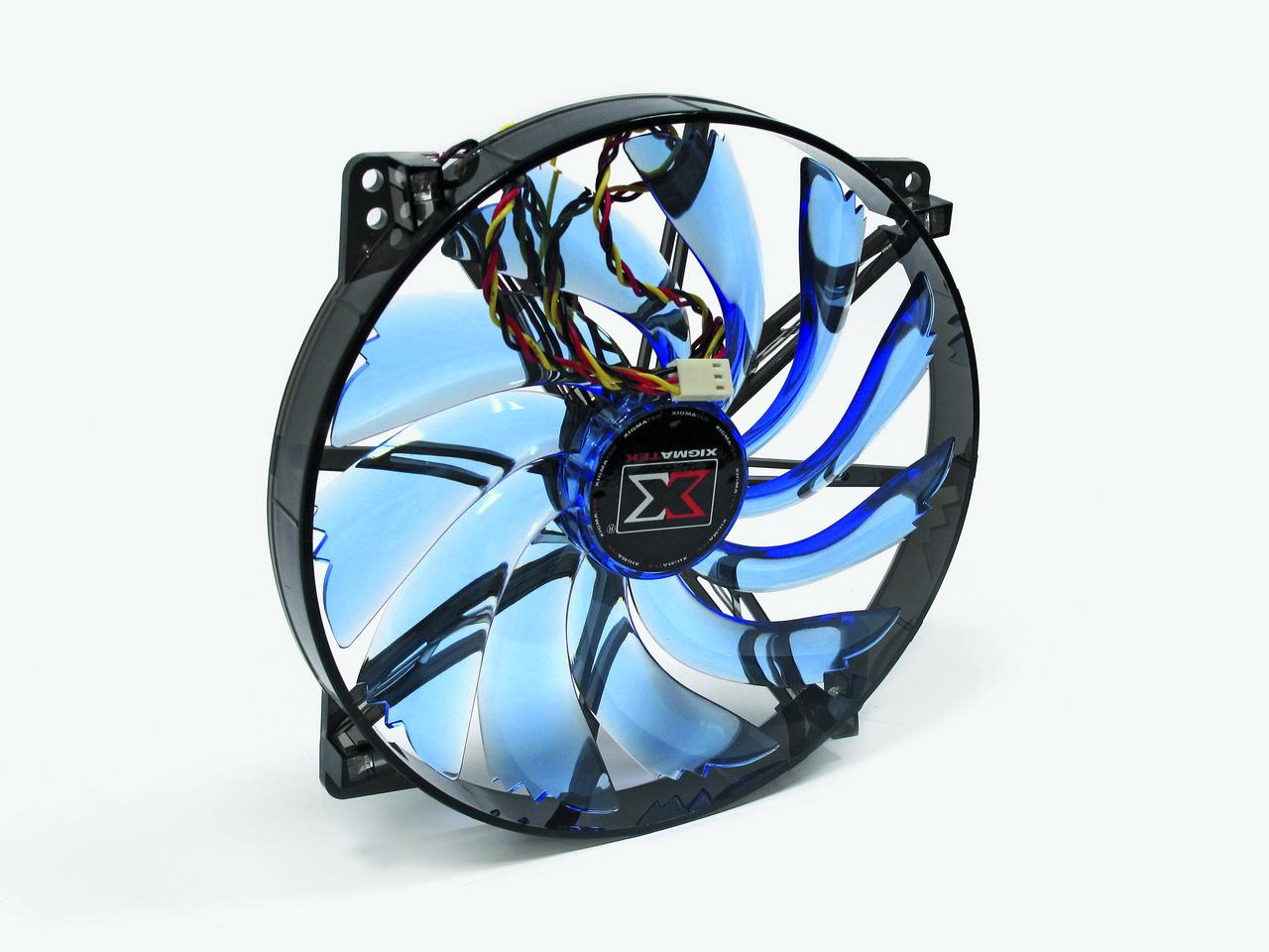 [01/08/2012] Wichtig ist mindestens ein absaugender Lüfter im Heck (und Deckel), viele Gehäuse bieten mittlerweile sehr große Propeller: Ein gutes Modell ist der Xigmatek XLF 1706 Blackline LED (170 Millimeter Durchmesser)