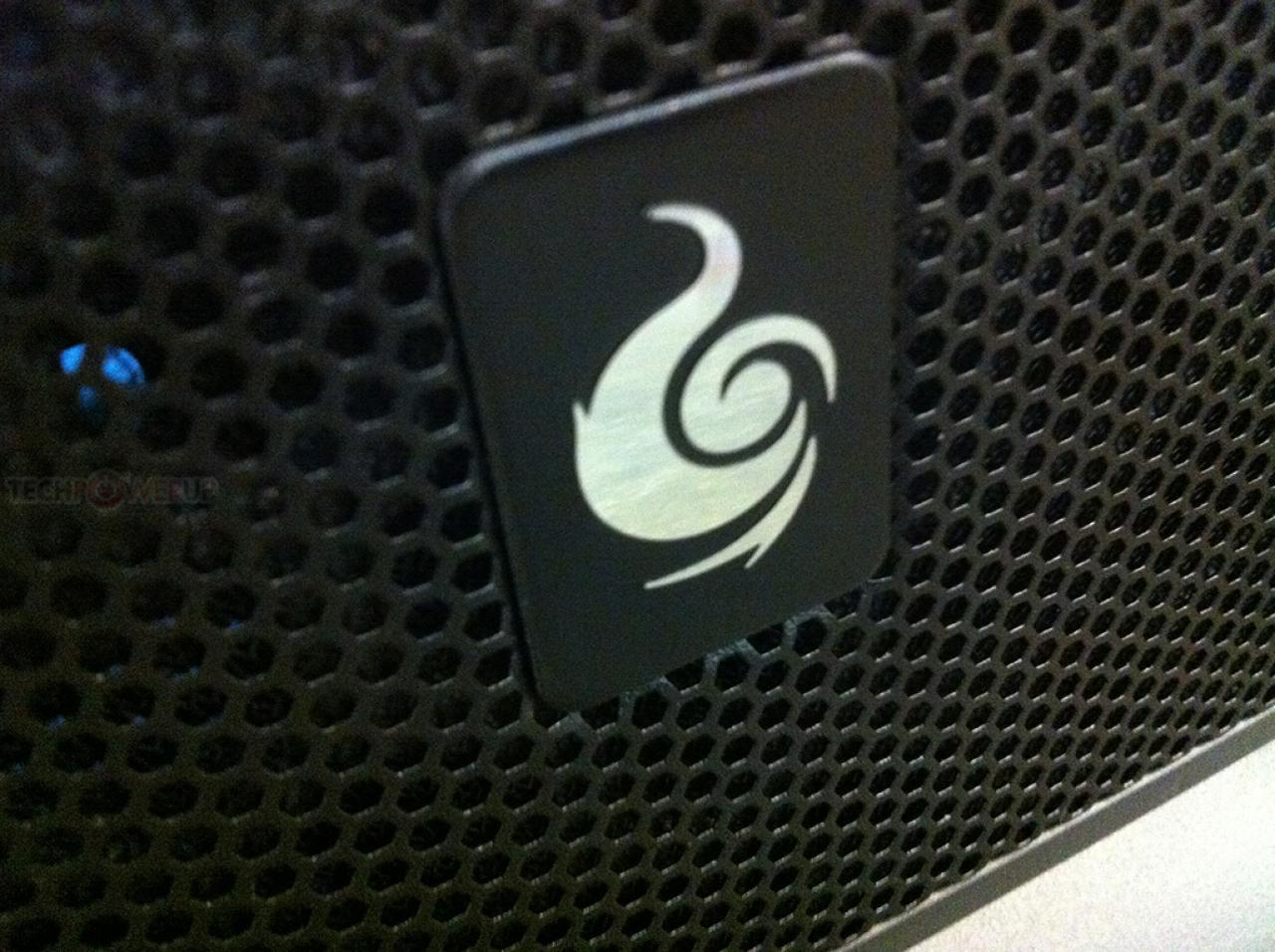 [21/08/2012] Erste Teaser-Bilder des neuen Cooler-Master-Storm-Scout-2-Gehäuses (2)