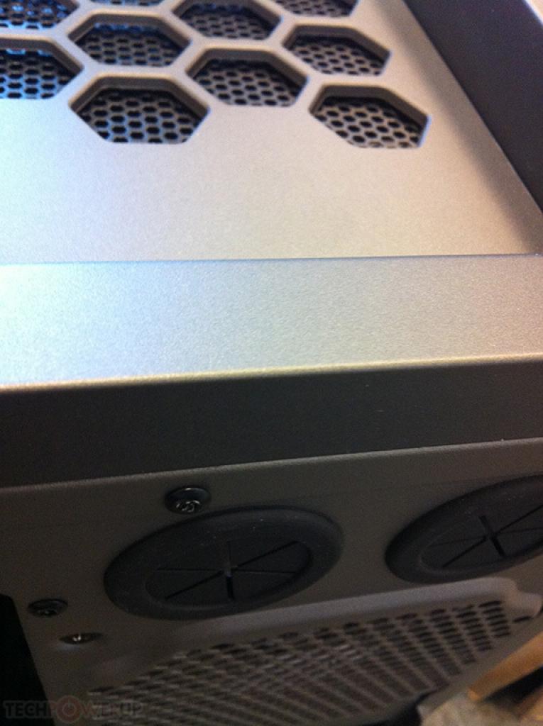 [21/08/2012] Erste Teaser-Bilder des neuen Cooler-Master-Storm-Scout-2-Gehäuses (3)