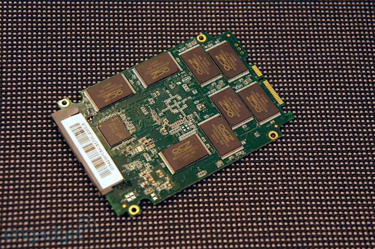 [13/09/2012] OCZ zeigt neue Vector-SSD mit Indilinx-Controller (4)