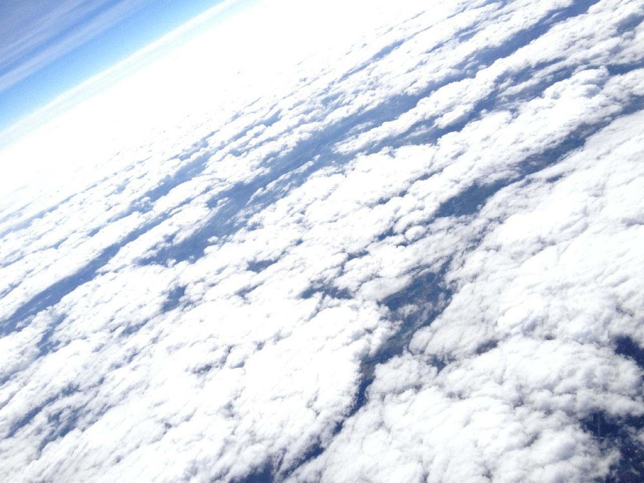 [10/09/2012] 74 Minuten nach dem Start befindet sich das iPhone schon wieder auf dem Sinkflug - iPhone-4S-Aufnahme beim Flug in die Stratosphäre (135)