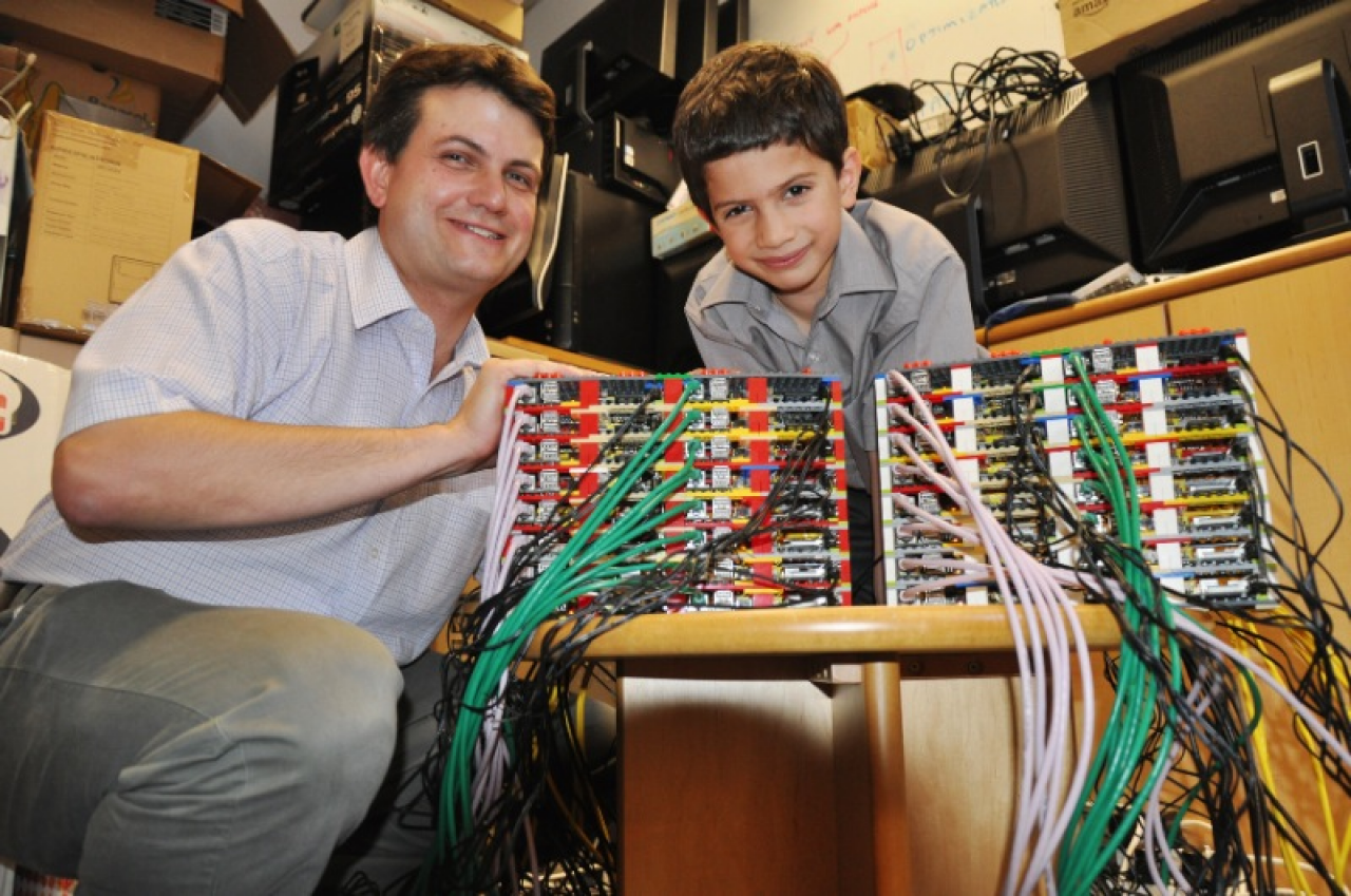 [13/09/2012] Supercomputer Iridis-Pi: 64 Rasperry Pi und Lego (4)