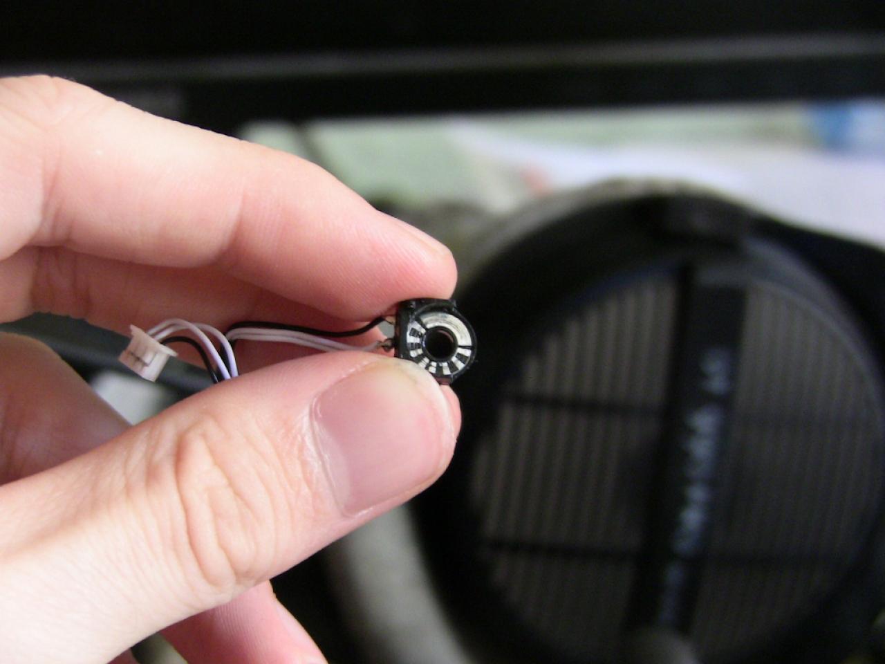 [25/09/2012] Mausrad der Roccat Kone+ und andere Mäuse reparieren: How-To im Forum (4)
