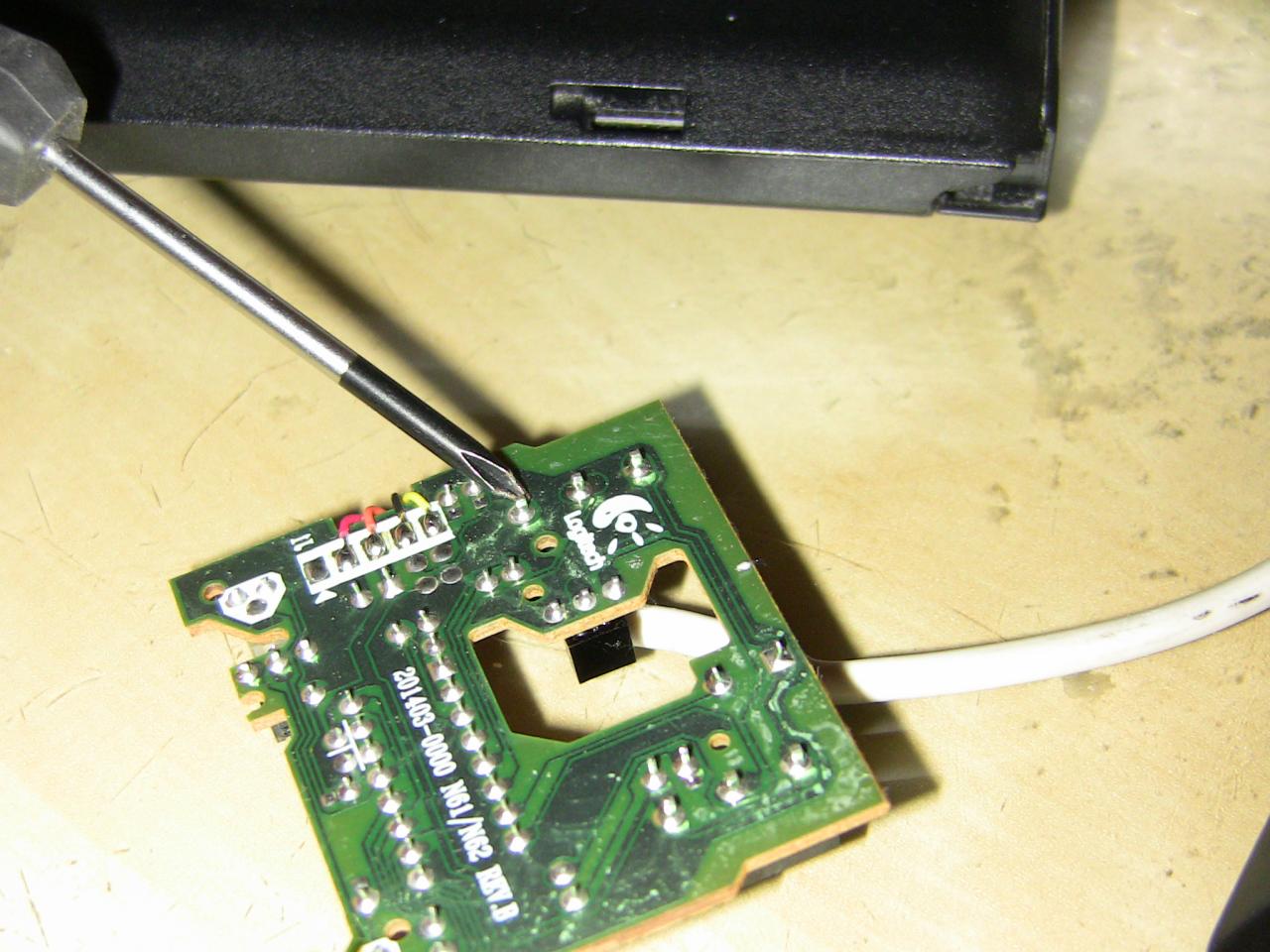 [25/09/2012] Mausrad der Roccat Kone+ und andere Mäuse reparieren: How-To im Forum (6)