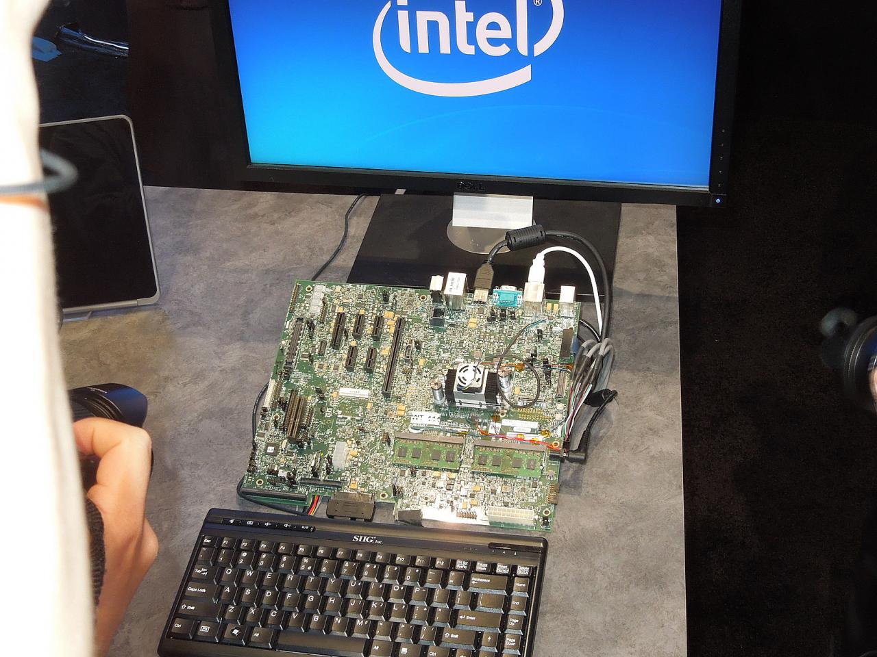 [11/09/2012] Intel IDF 2012 Haswell Prototype System 0001