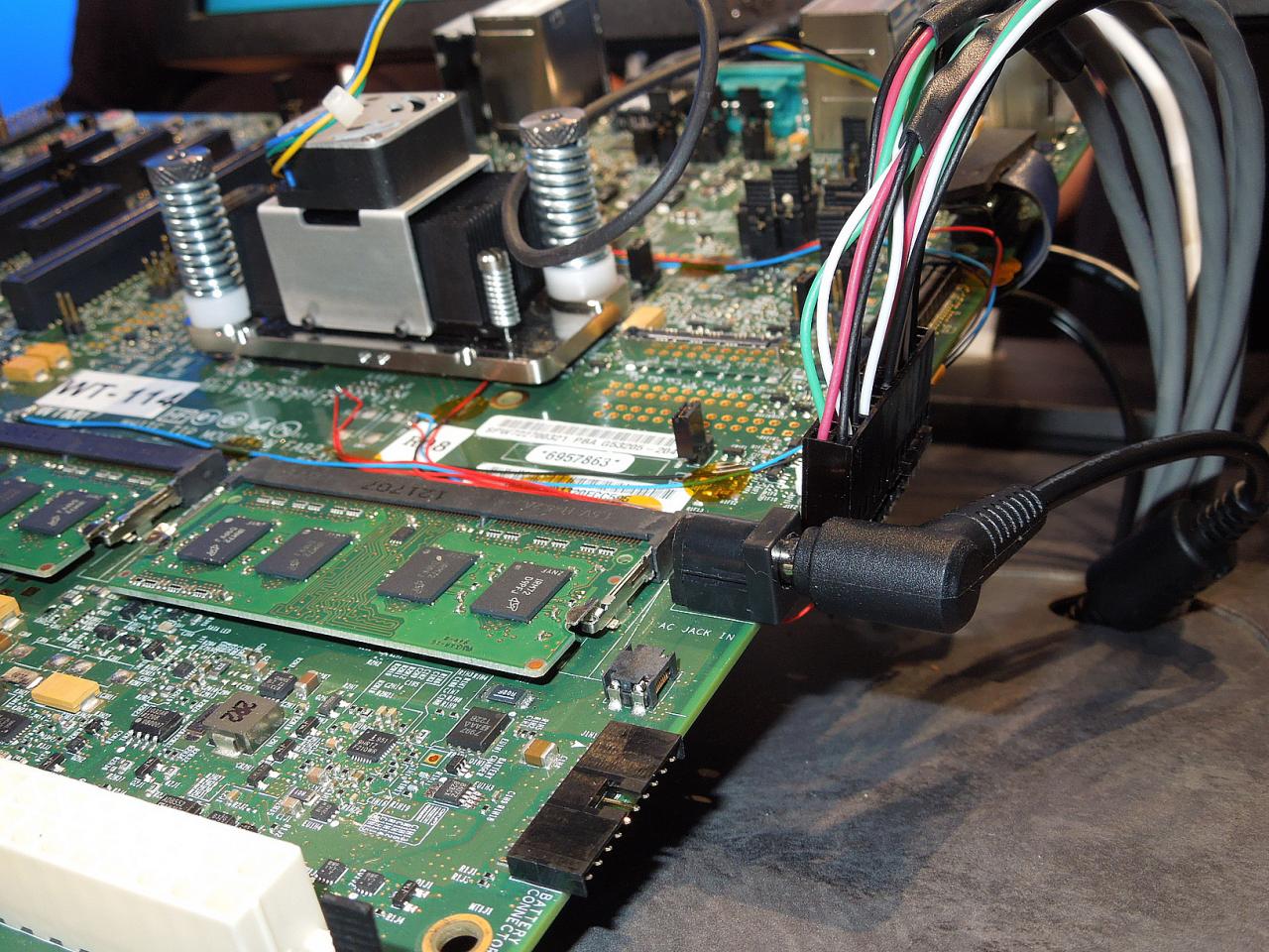 [11/09/2012] Intel IDF 2012 Haswell Prototype System 0005