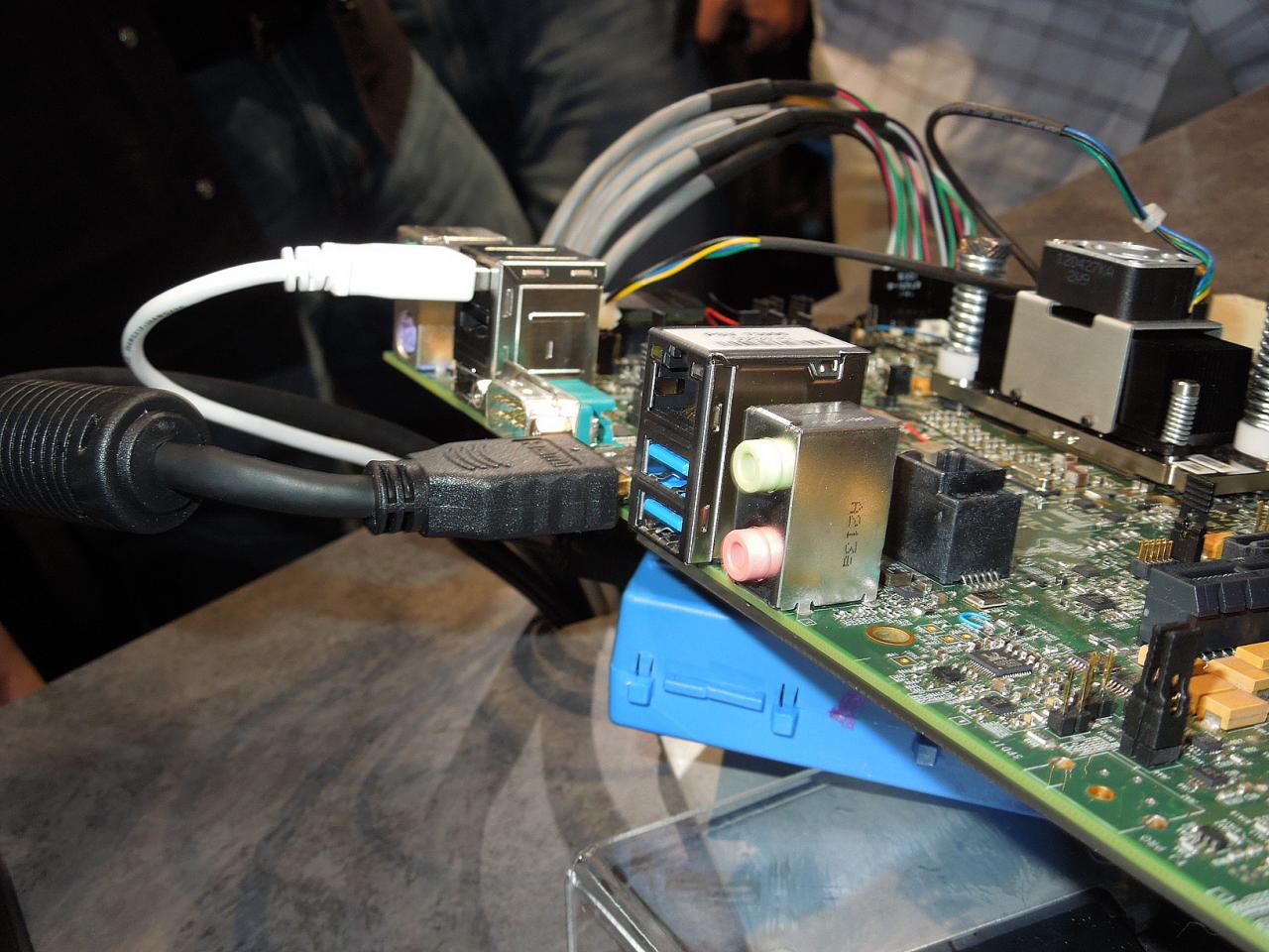 [11/09/2012] Intel IDF 2012 Haswell Prototype System 0007