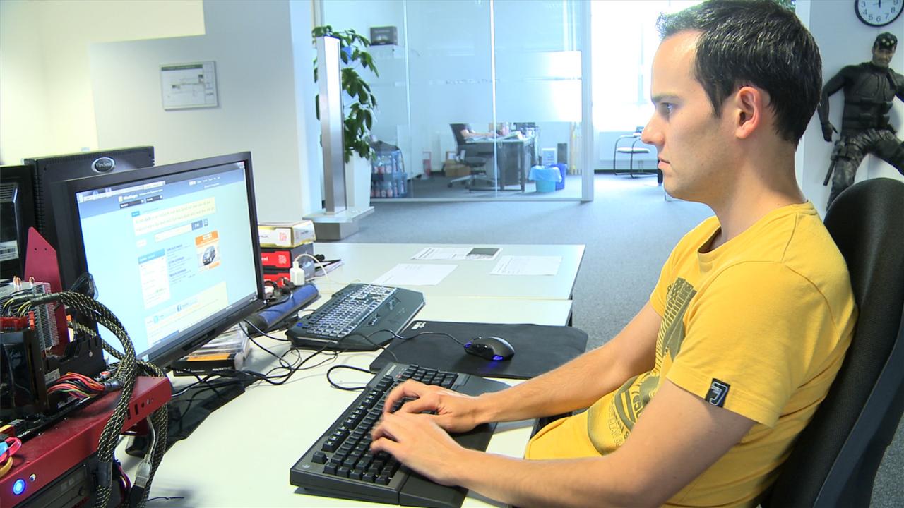 [07/09/2012] Der Daniel hat diese Woche aber auch viele Auftritte in dieser Rubrik. Hier verdingt er sich als Schnellschreiber für das Experiment unseres Spieleonkels. So viel schon einmal vorweg: Beim Tippen macht ihm so schnell keiner was vor, denn er trug den Turniersieg davon.